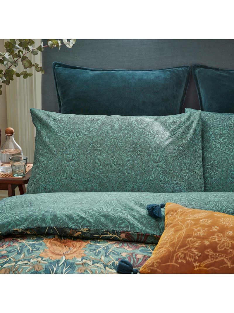 Morris & Co. Honeysuckle & Tulip duvet cover, imported from the UK