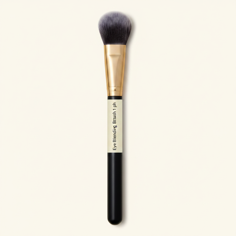 No7 Pro Artist Soft Sweep Fluffy Eyeshadow Brush, imported from the UK