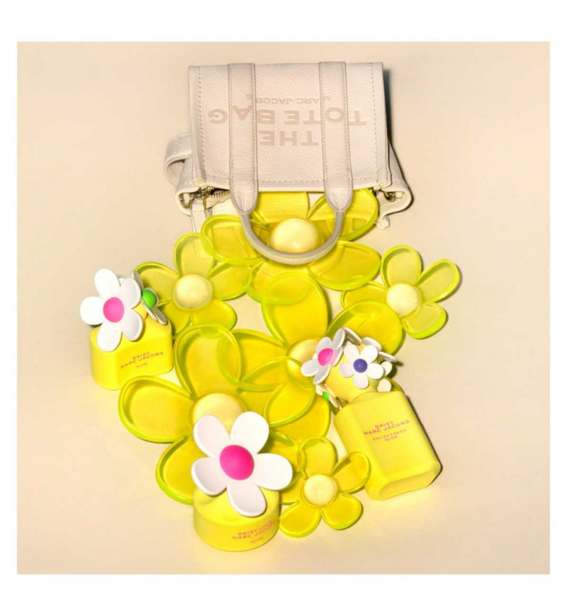 Marc Jacobs Daisy Glow Eau de Toilette 50ml, imported from the UK