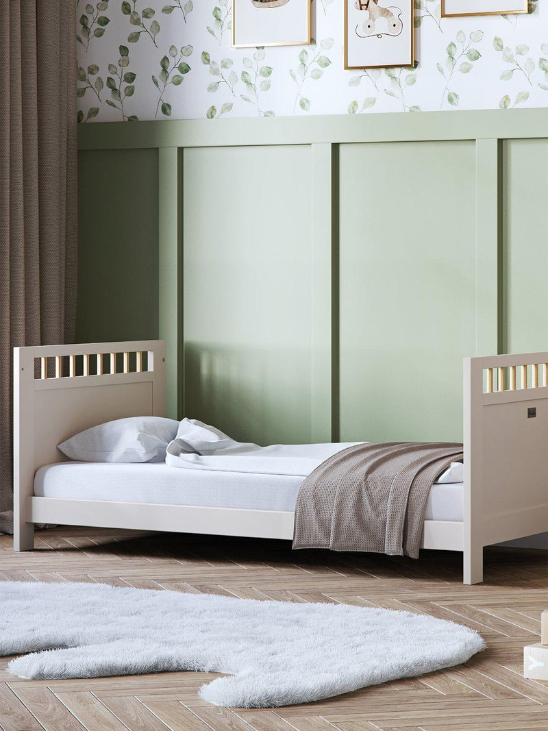 Silver Cross Seville cotbed and dresser set in Cashmere Oak (British brand)