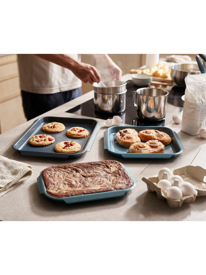 Joseph Joseph Nest Bake Non-Stick Baking Tray 41cm, UK version