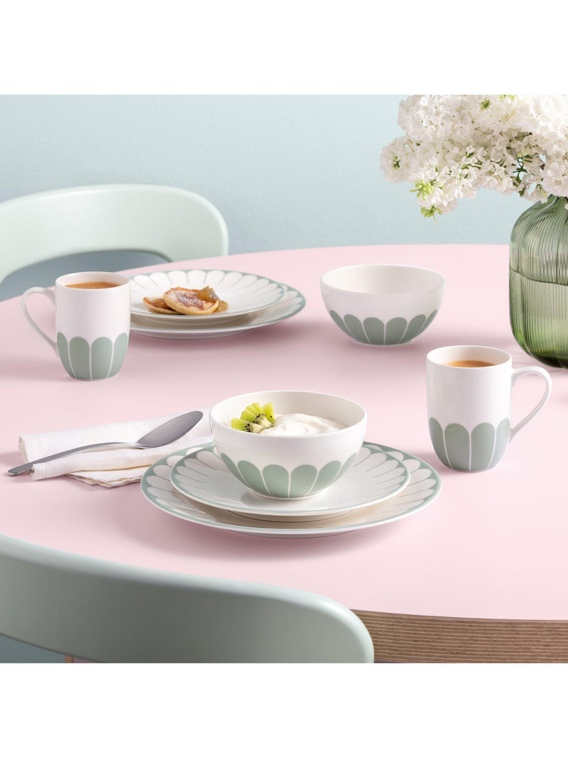 Villeroy & Boch green floral porcelain dinner plates, set of two, 26cm (British brand)