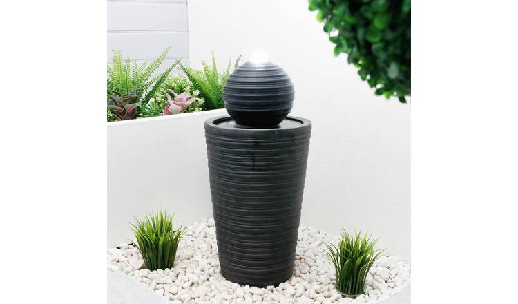 Gardenwize Solar Plinth and Ball water feature 4.9kg, UK version