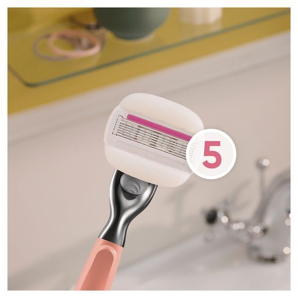 Venus Edition Comfortglide Strawberry Razor Handle +3 Blades GOODS Superdrug