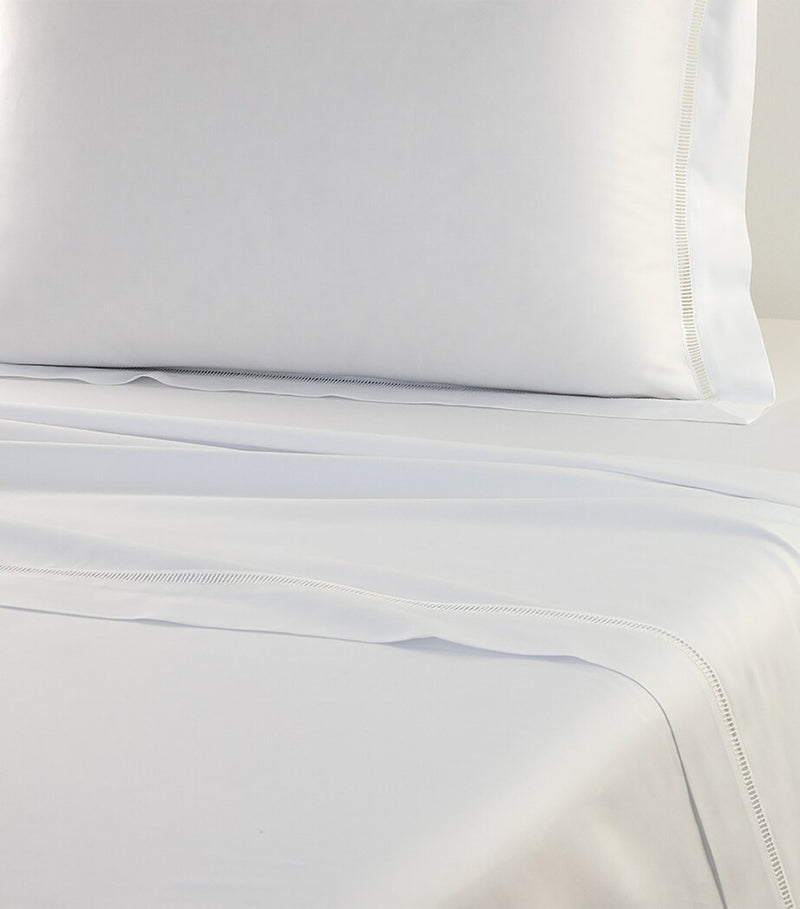 Yves Delorme Colisée Blanc Super King flat sheet (British brand)