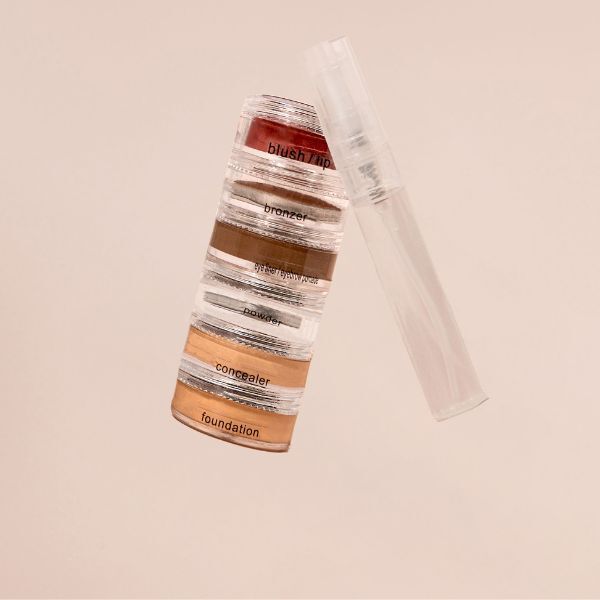W S Cosmetics makeup compact 001 Light - British product