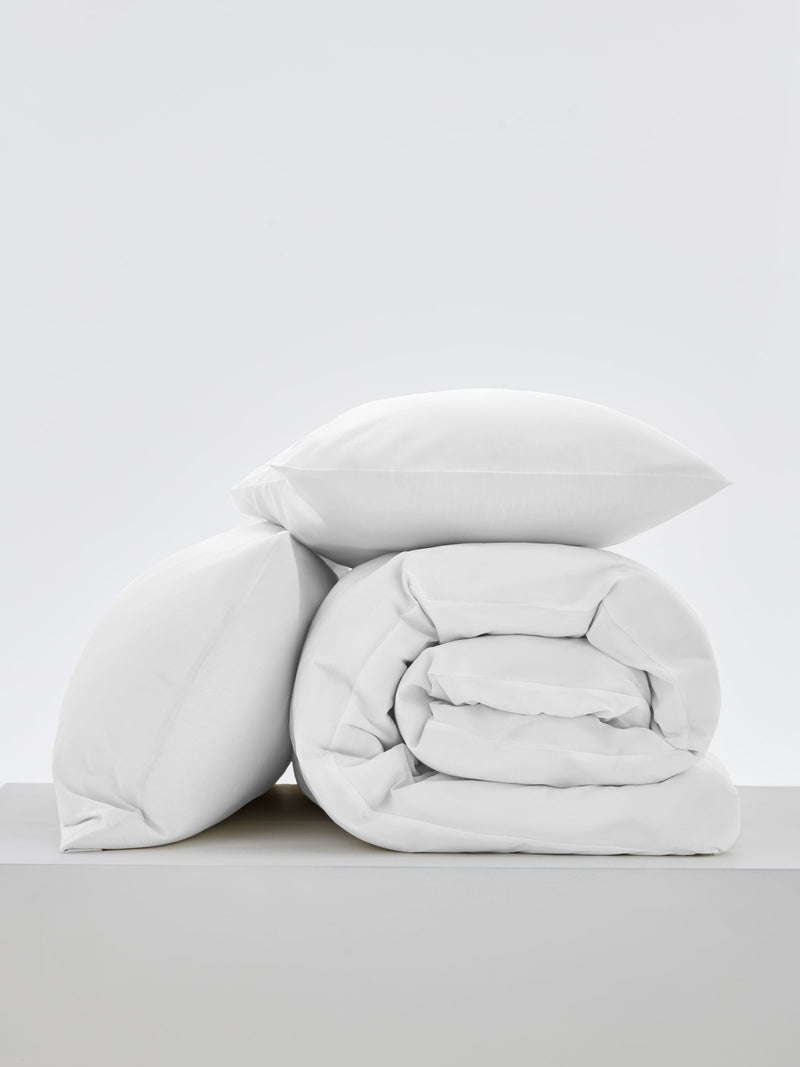 White easy care polycotton plain duvet cover and pillowcase set (British brand)