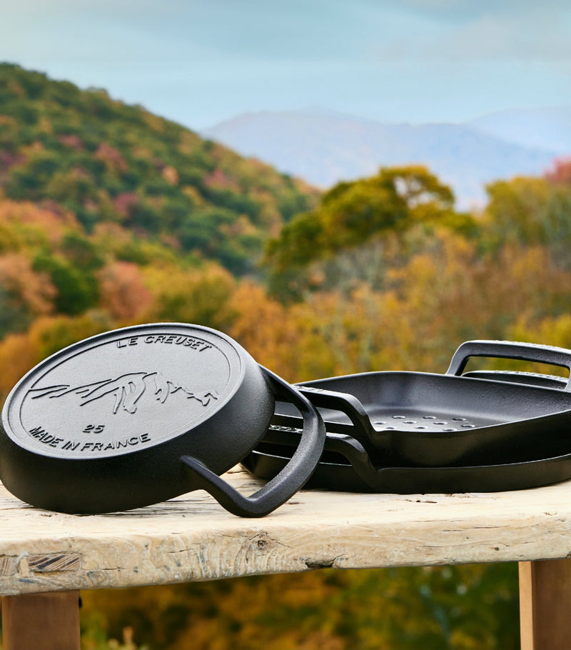 Le Creuset Cast Iron Outdoor Collection Round Skillet 25cm, UK version