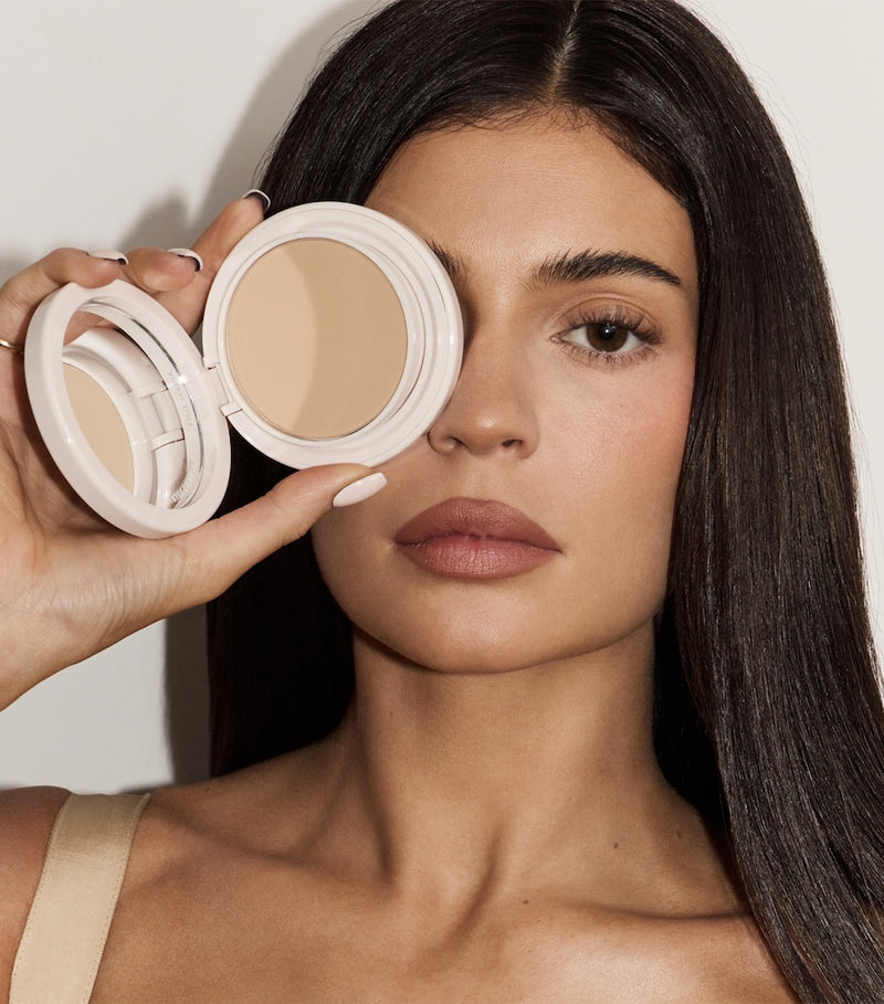 Kylie Cosmetics Natural Blur Powder Foundation