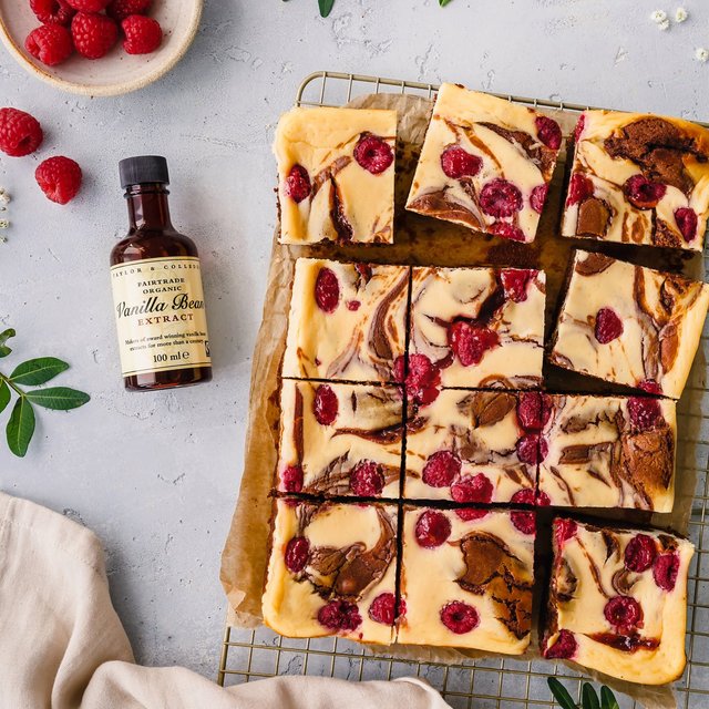 Taylor & Colledge Organic & Fairtrade Vanilla Bean Extract 100ml GOODS M&S