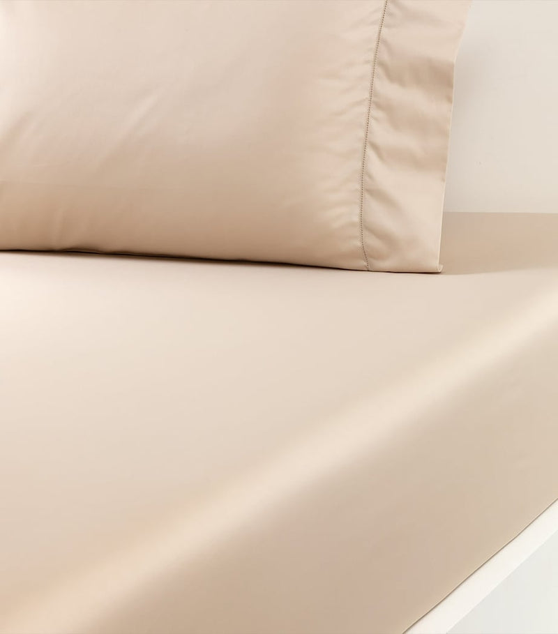 Ralph Lauren double fitted sheet in Supima cotton sateen 140cm x 200cm, imported from the UK