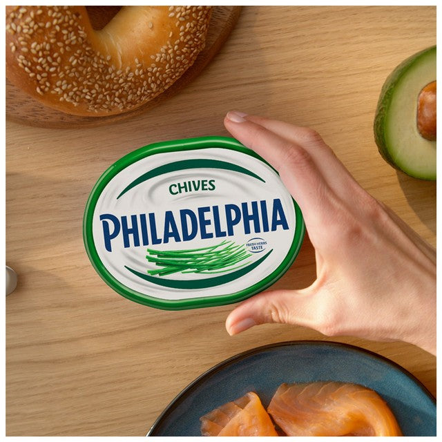 Philadelphia chives cream cheese 165g, imported from the UK