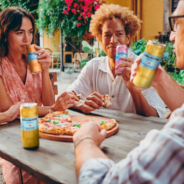 San Pellegrino Essenza cherry and pomegranate flavoured sparkling water 4 x 330ml cans (British brand)