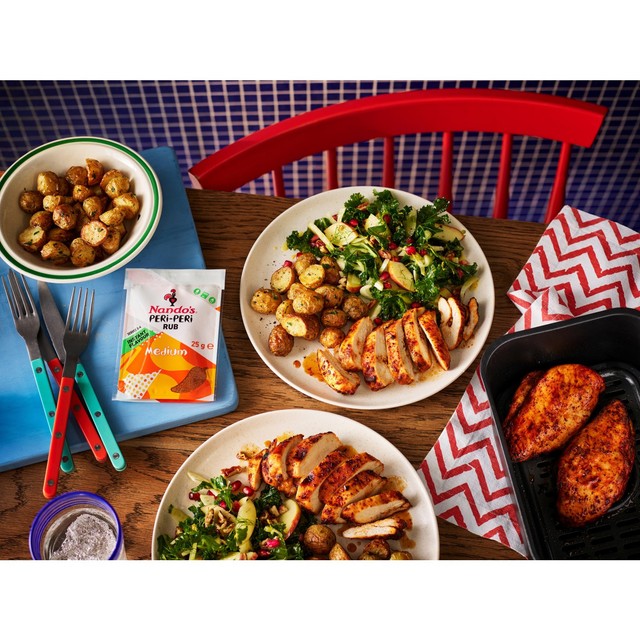 Nando's medium seasoning rub 25g, imported from the UK