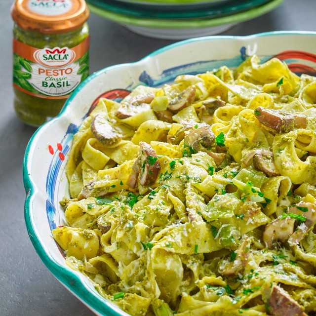 Sacla Classic Basil Pesto 190g (British brand)
