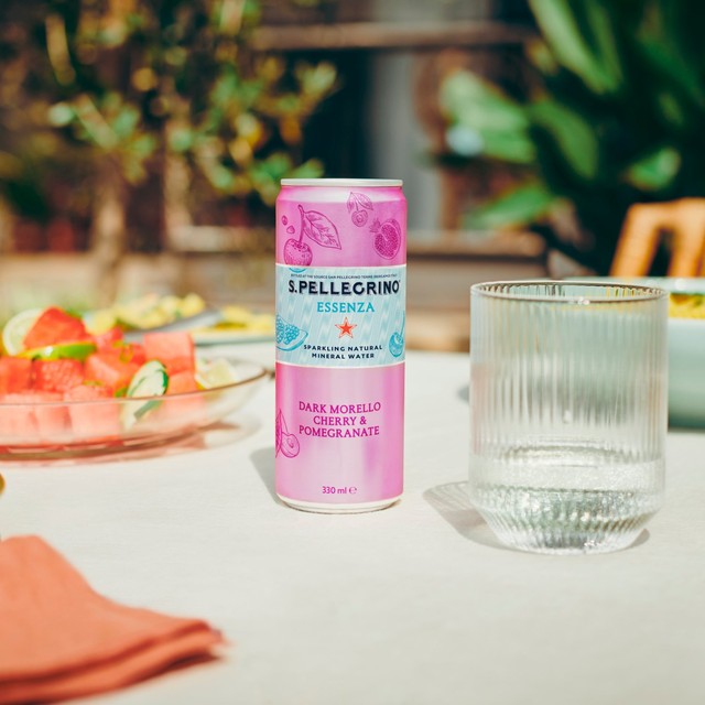 San Pellegrino Essenza cherry and pomegranate flavoured sparkling water 4 x 330ml cans (British brand)