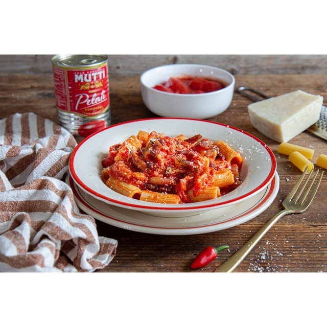 Mutti Italian peeled plum tomatoes 400g, imported from the UK