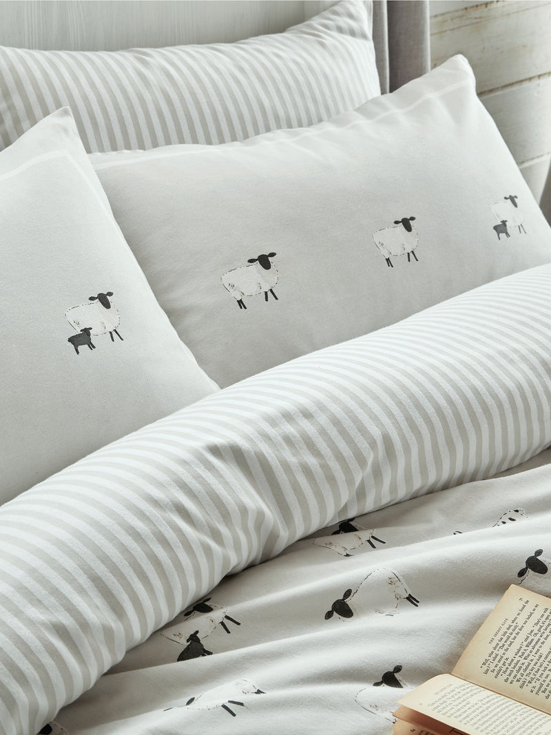 Sophie Allport Oatmeal Sheep duvet cover and pillowcase set (British brand)