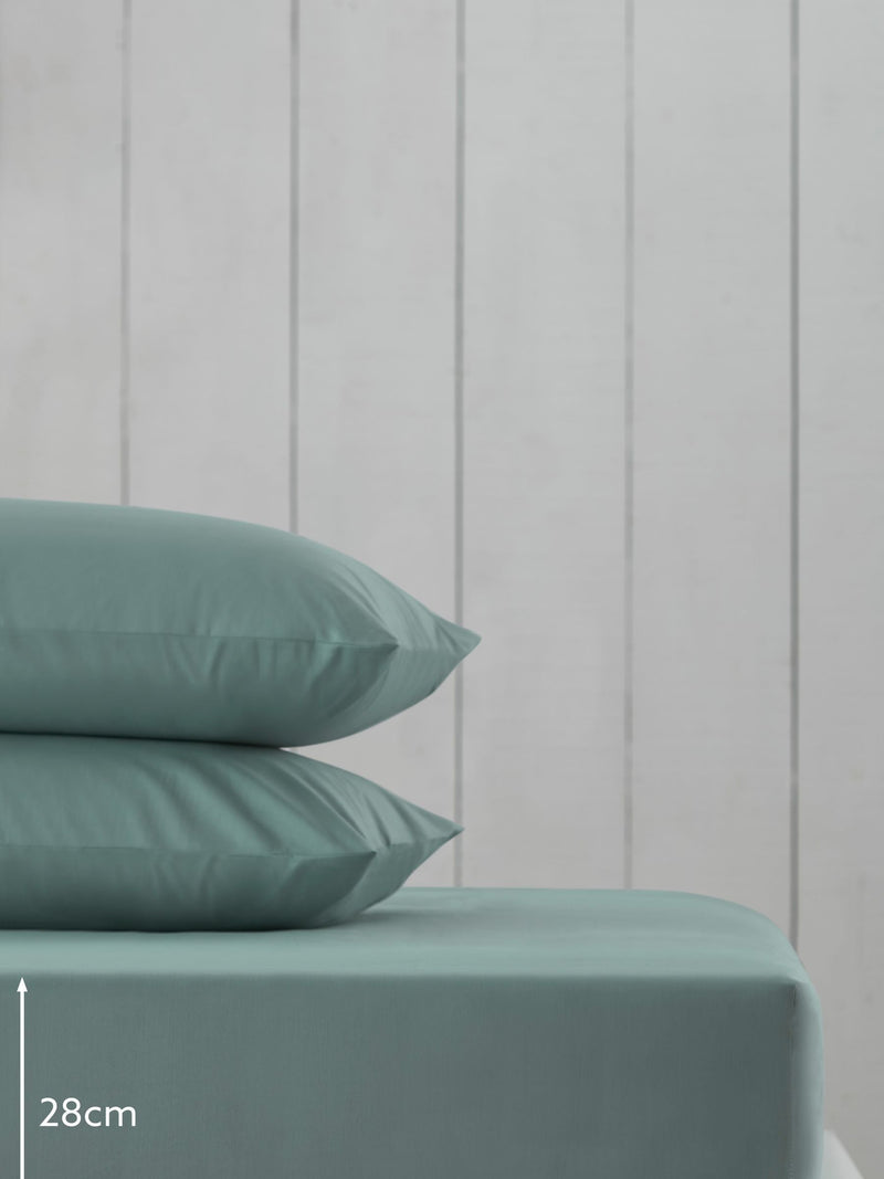 Fitted bed sheet in green sage, UK version
