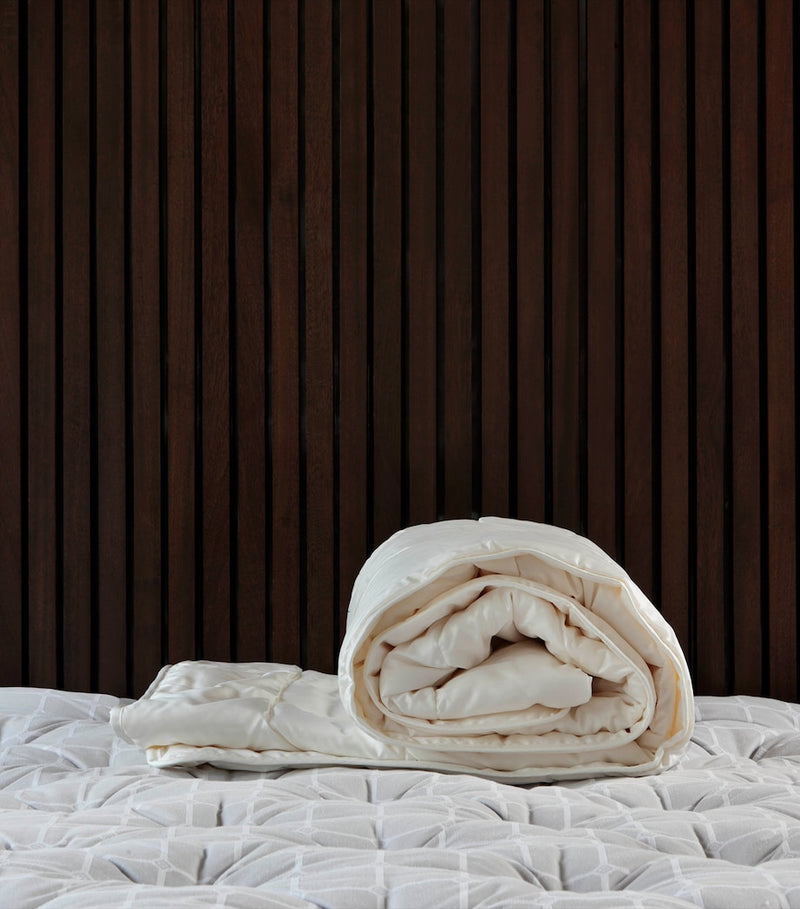 SAVOIR super king silk duvet 4.5 tog (British brand)