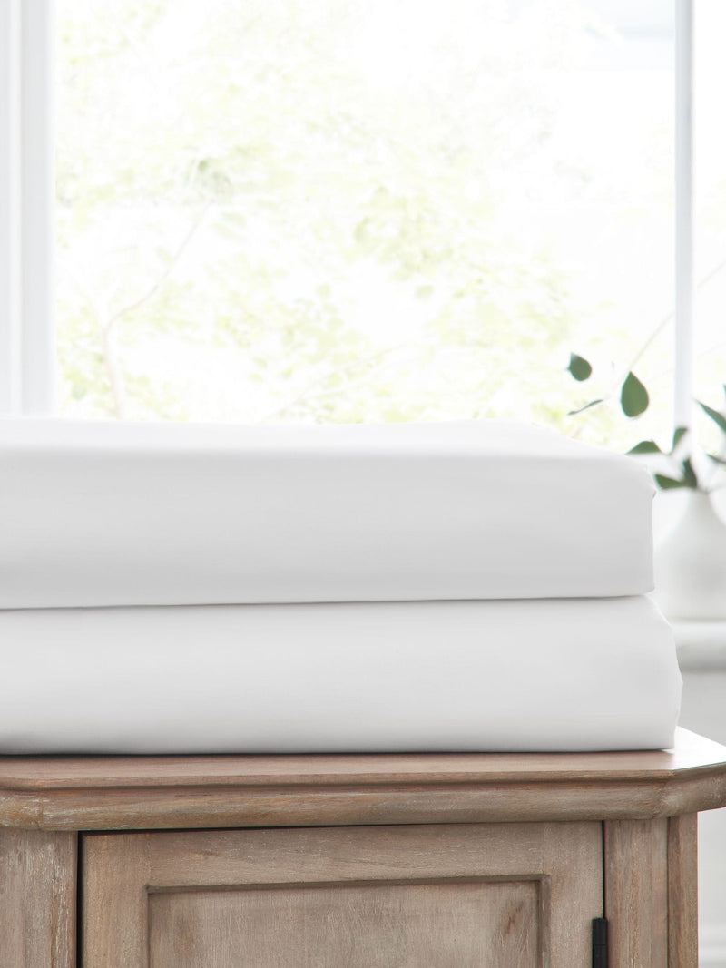 White easy-care polycotton fitted sheet 2-pack (British brand)
