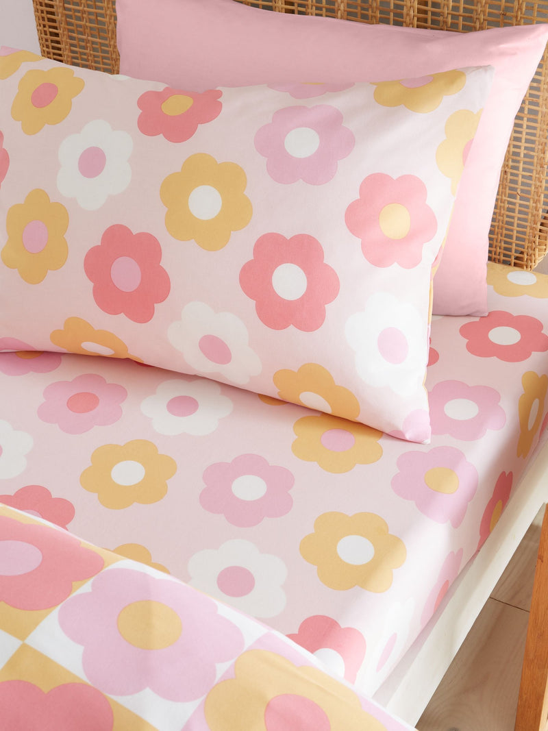 Catherine Lansfield pink retro daisy fitted sheet - British product