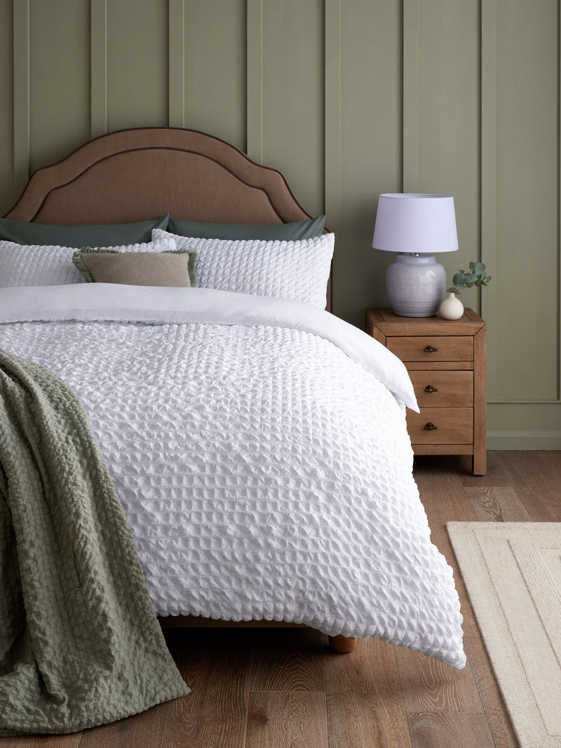 White mini seersucker supersoft duvet cover and pillowcase set (British brand)