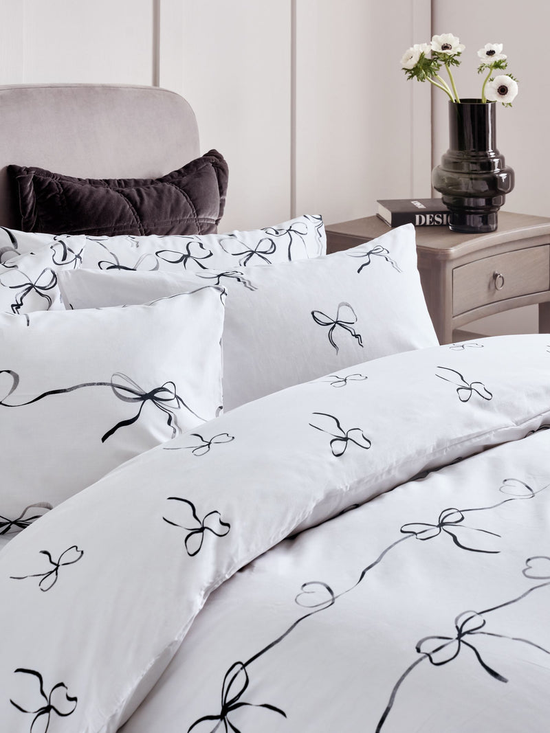 Black/white bow heart reversible duvet cover set - British product