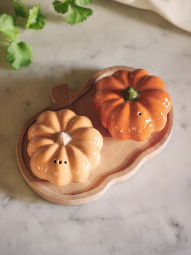 Orange pumpkin salt and pepper shakers with wooden tray 16cm high, imported from the UK