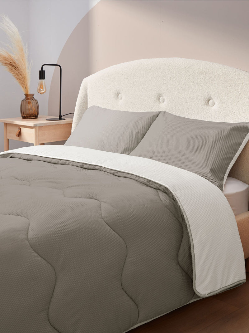 Silentnight 2.5 Tog Summer Breeze Seersucker Coverless White Cream Duvet Set