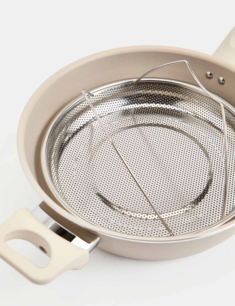 28cm all-in-one saucepan with steamer basket - British product