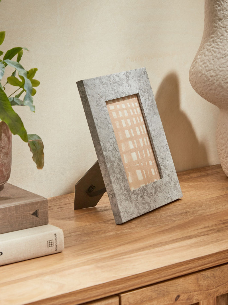 Lydford grey stone effect photo frame - British product