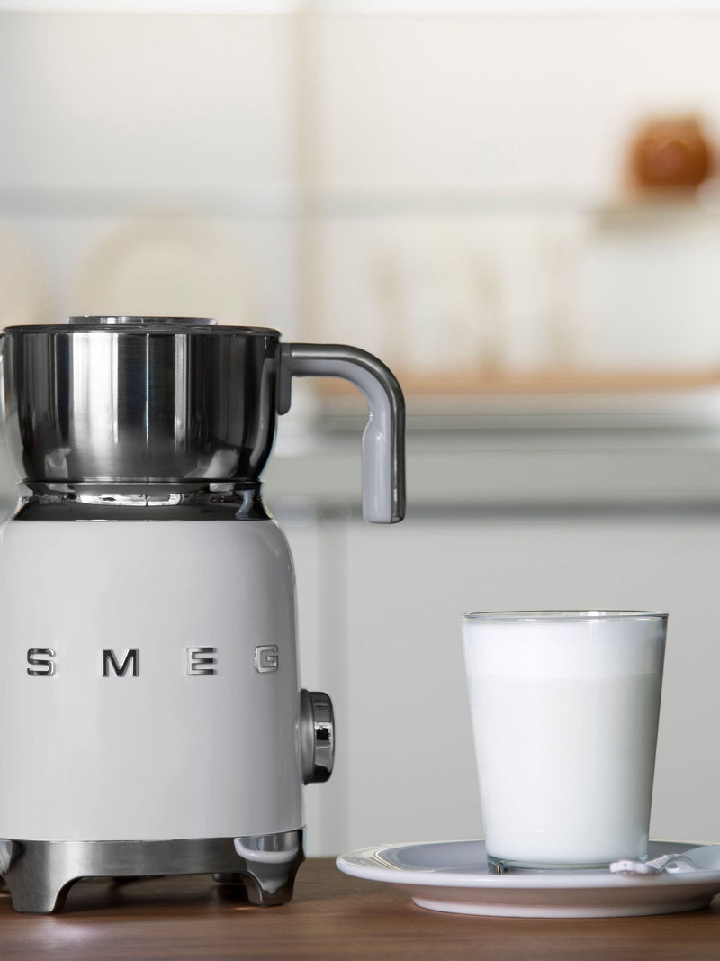 Smeg White Electric Milk Frother