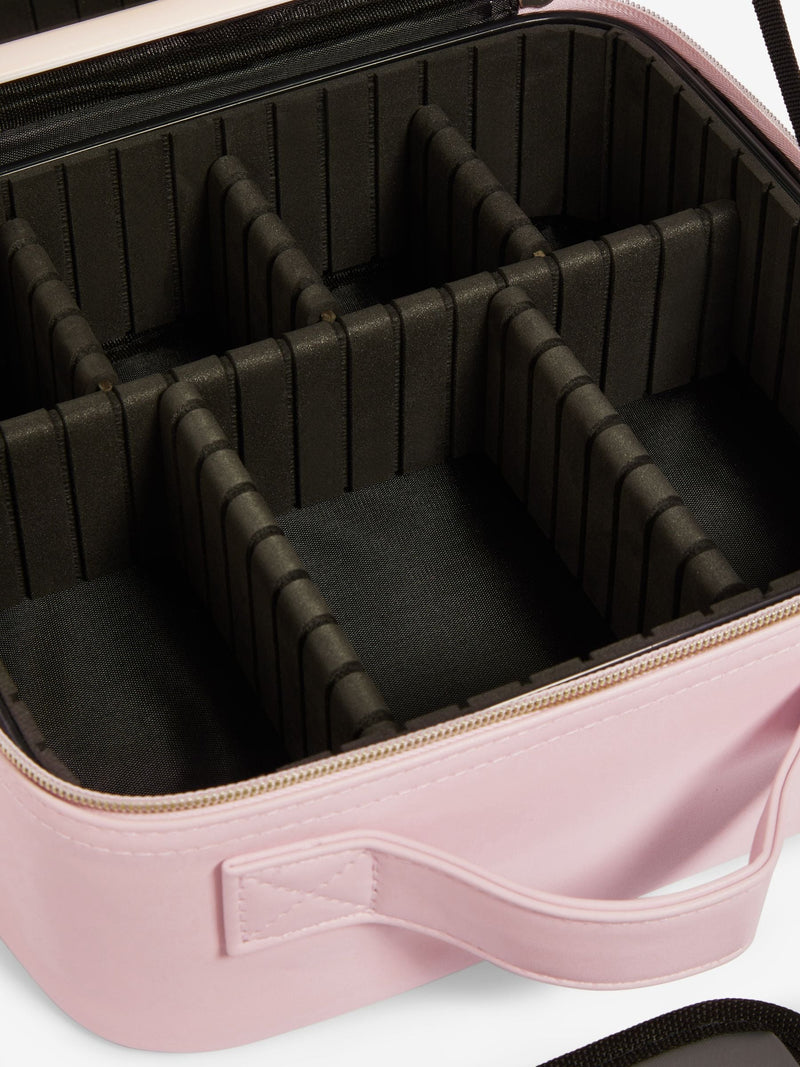 Makeup bag with removable LED mirror and adjustable dividers, UK version