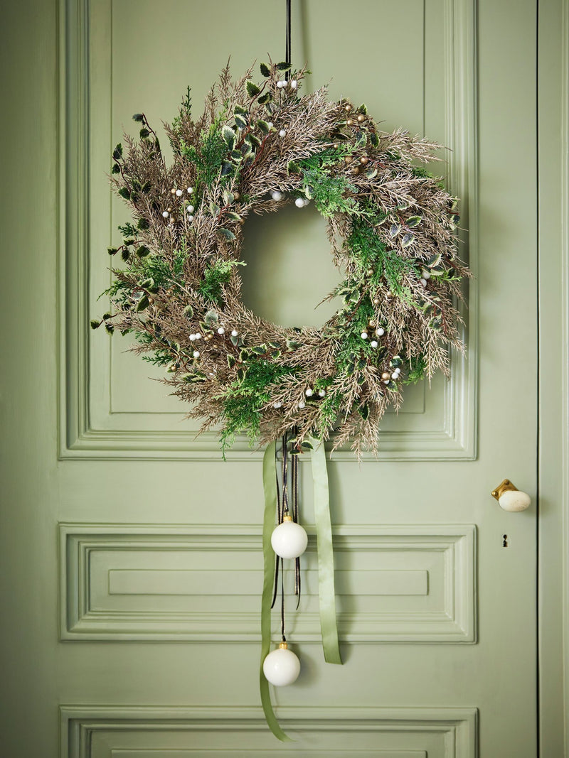 Everlands Christmas wreath berries and foliage champagne tones 60cm - British product