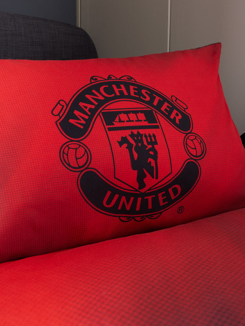 Manchester United red duvet cover and pillowcase set, imported from the UK
