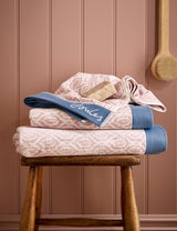 Joules Pure Cotton Leaf Trellis Geometric Bath Towel