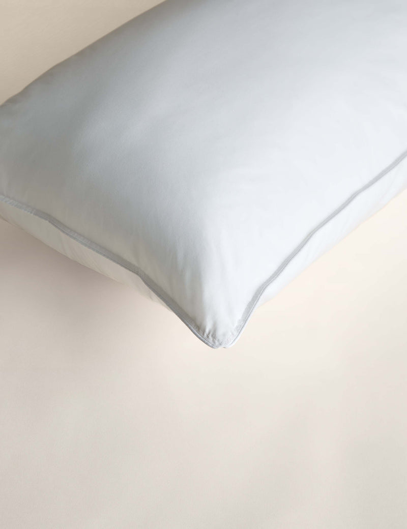 Supremely Washable kingsize firm pillow (British brand)