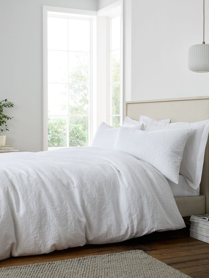 Bianca white fleur matelassé jacquard duvet cover set - British product