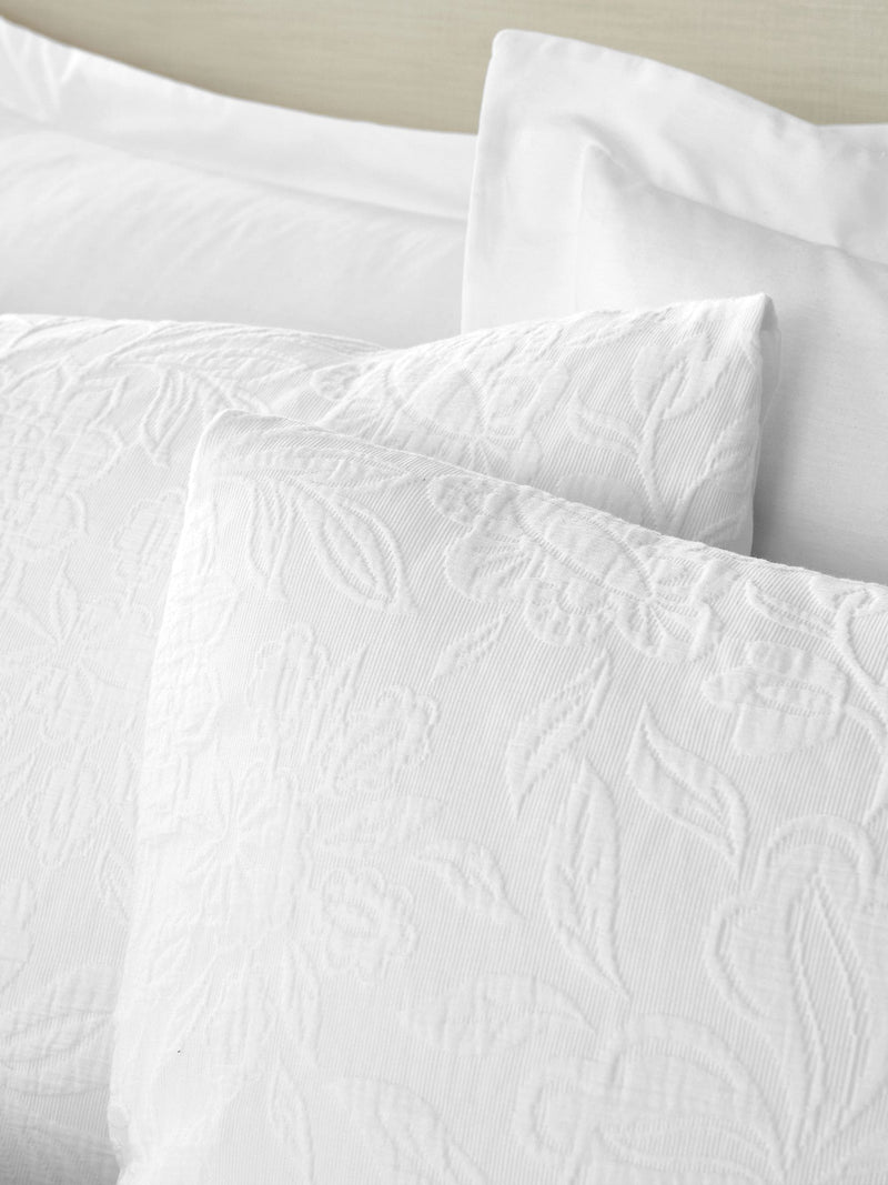 Bianca white fleur matelassé jacquard duvet cover set - British product