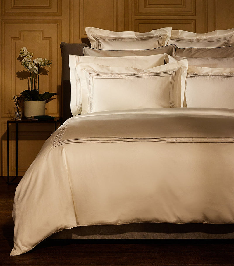 Harrods of London Mayfair King Duvet Cover and Pillowcase Set (230cm x 220cm)