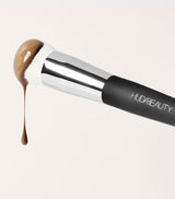 Easy Blur Makeup Brush with Synthetic Fibers in Two Sizes