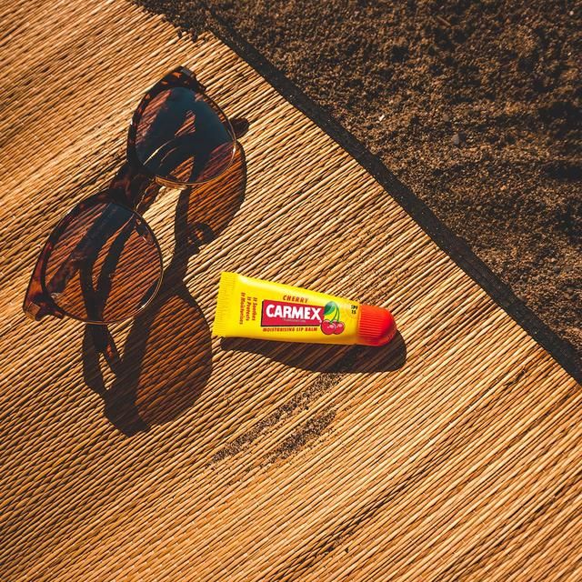 Carmex Cherry Lip Balm Tube SPF15 10g