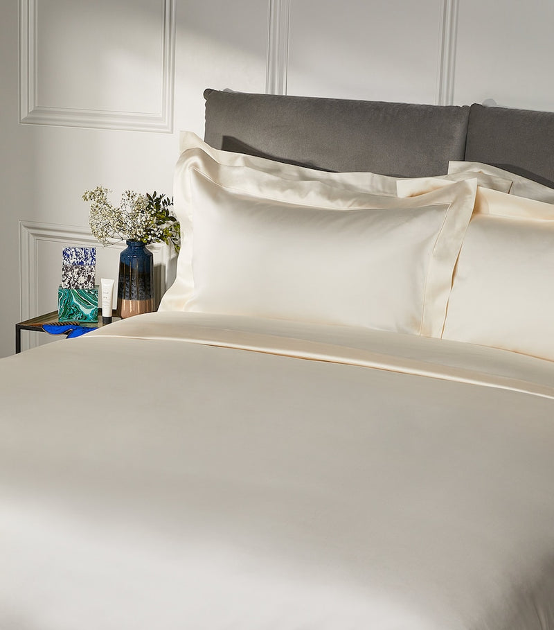 Celso De Lemos Bourdon Super King Duvet Cover Set (260cm x 220cm)