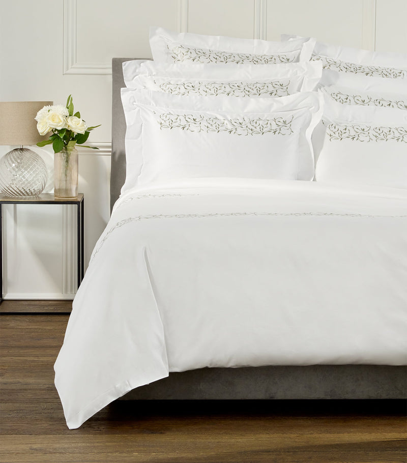Harrods of London Tresco Embroidered King Duvet Cover Set 230cm x 220cm, UK version