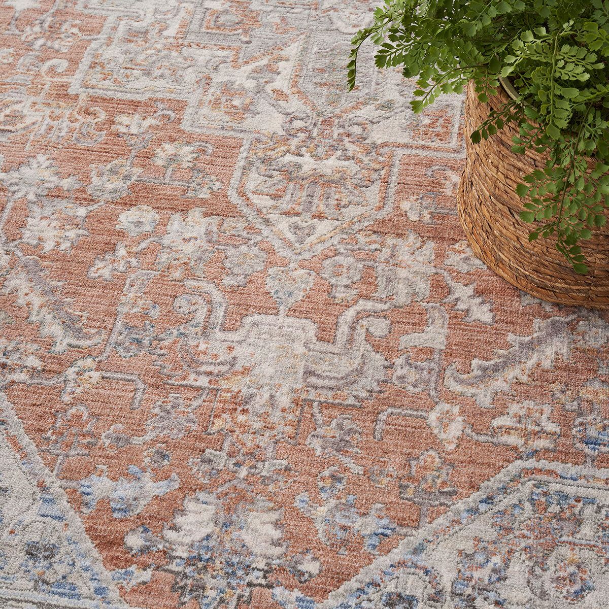 Elegant Heirloom Ivory & Rust Patterned Rug in 2 Sizes