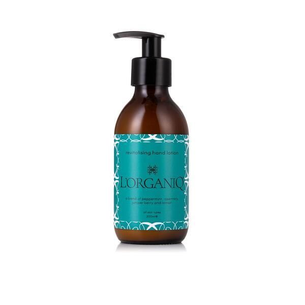 L'ORGANIQ Revitalising Handcare Gift Box