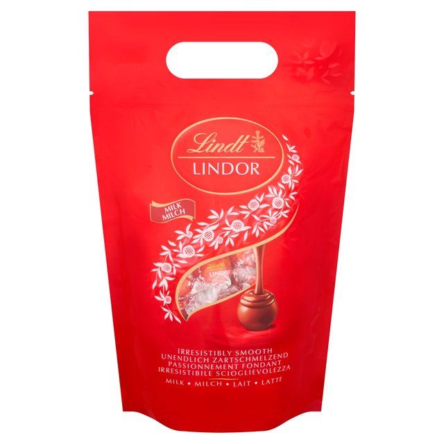 Lindt LINDOR Milk Chocolate Truffles Bag 1kg