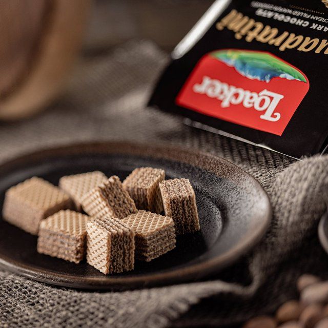 Loacker Dark Chocolate Quadratini Wafers 125g
