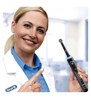 Oral-B CrossAction Toothbrush Head Black Edition with CleanMaximiser Technology, 8 Pack